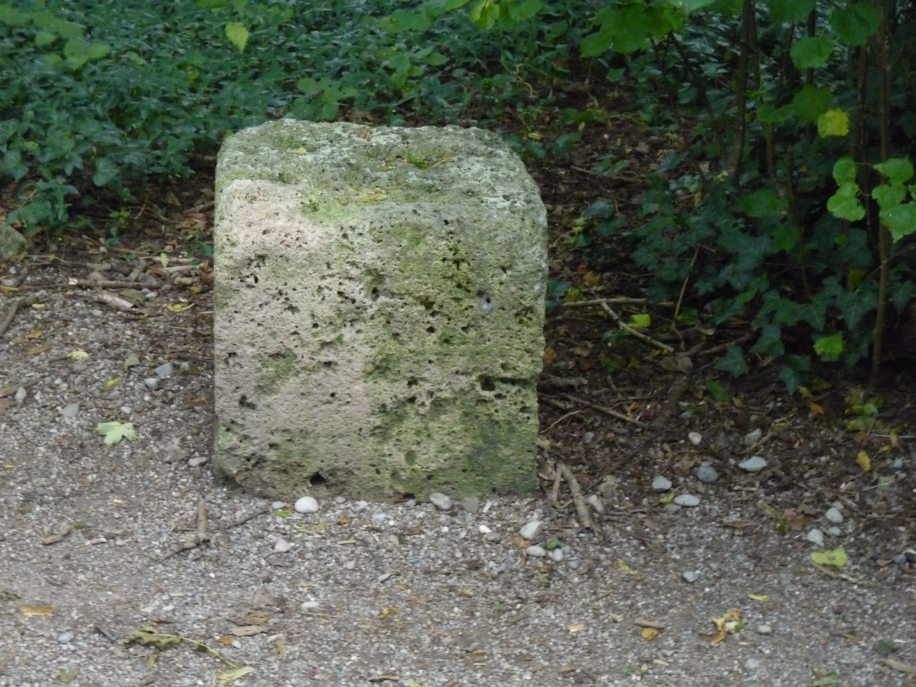 Verfassungstein im Englischen Garten